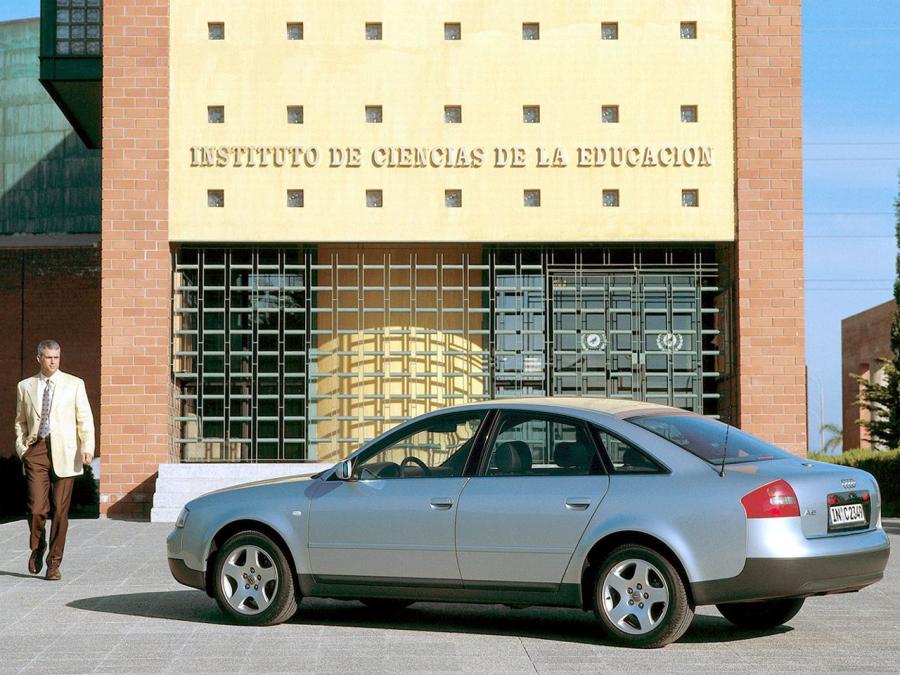  Audi A6 2.4 Sedan (4B, C5) 1997 года  (фото 4 из 13)